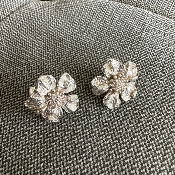 Tiffany & Co Wild Rose Flower Stud/Clip Earrings Silver - Picture 7 of 8